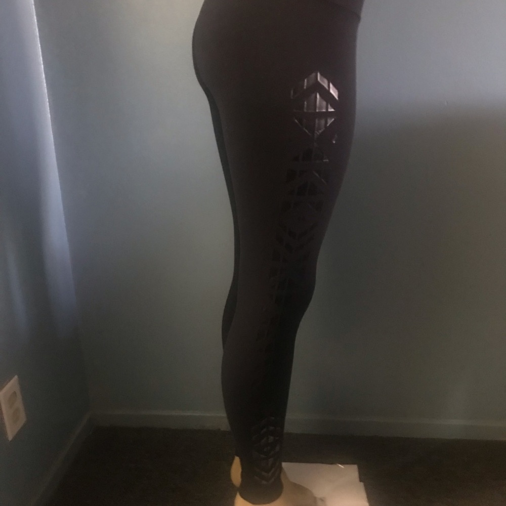 Lululemon - Picture 6 of 6